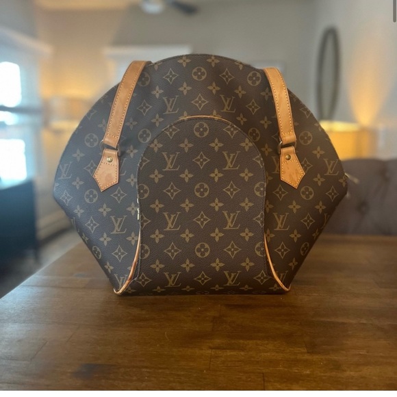 Authentic Louis Vuitton - Picture 2 of 10